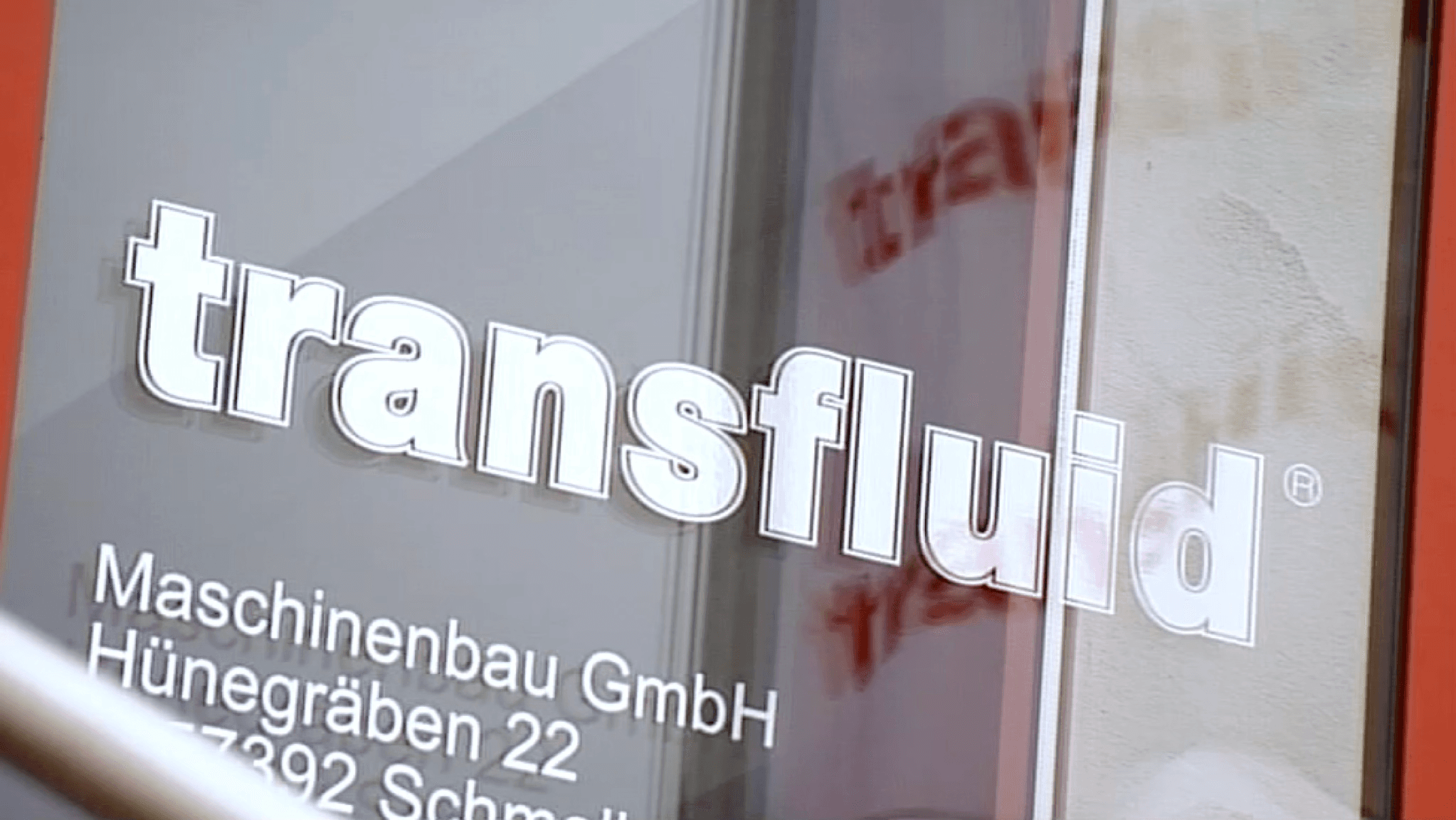 transfluid Maschinenbau GmbH Firmenschild in Schmallenberg