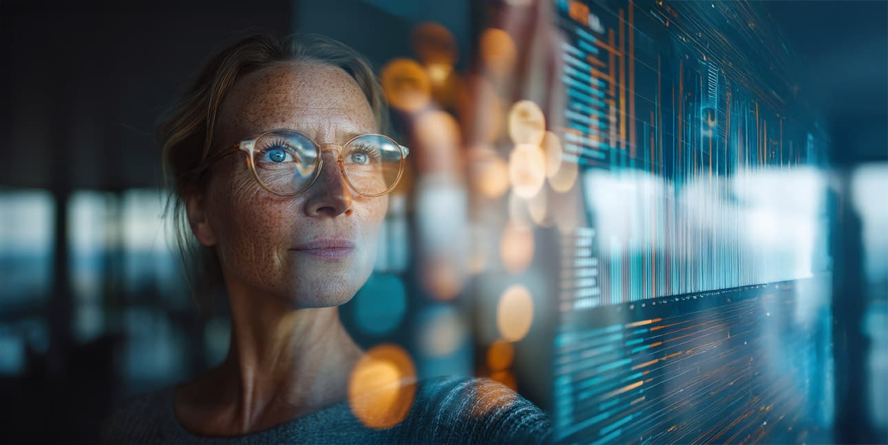 Strategische Sichtbarkeit - Frau analysiert digitale Daten