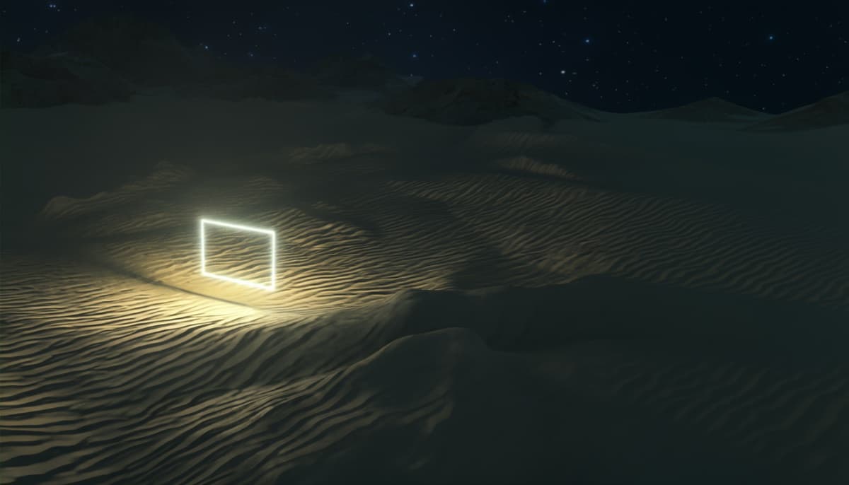 Leuchtendes Portal in nächtlicher Wüstenlandschaft - Symbol für Klarheit und Struktur