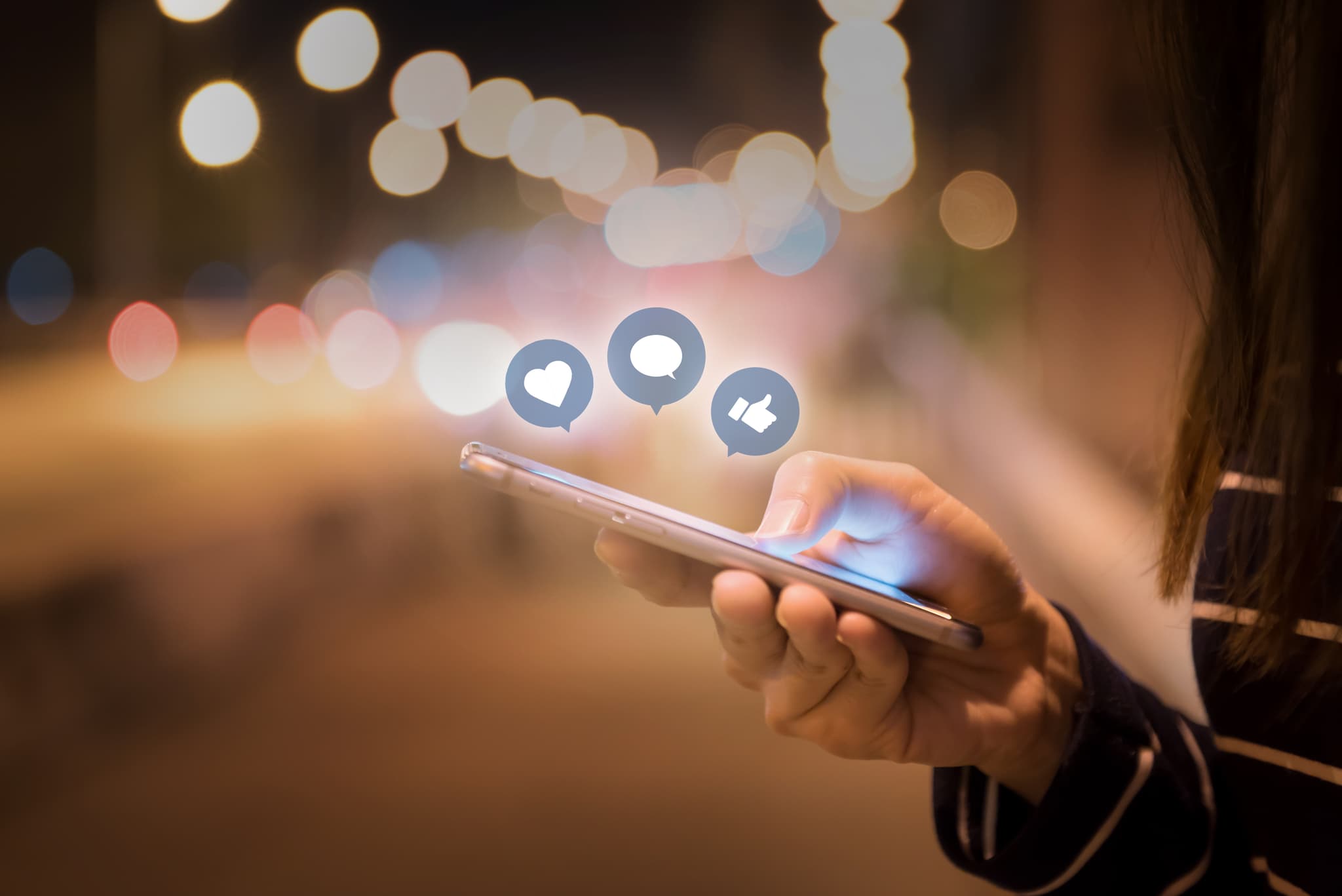 Social Media Interaktion beim Camping - Likes, Kommentare und Community-Engagement